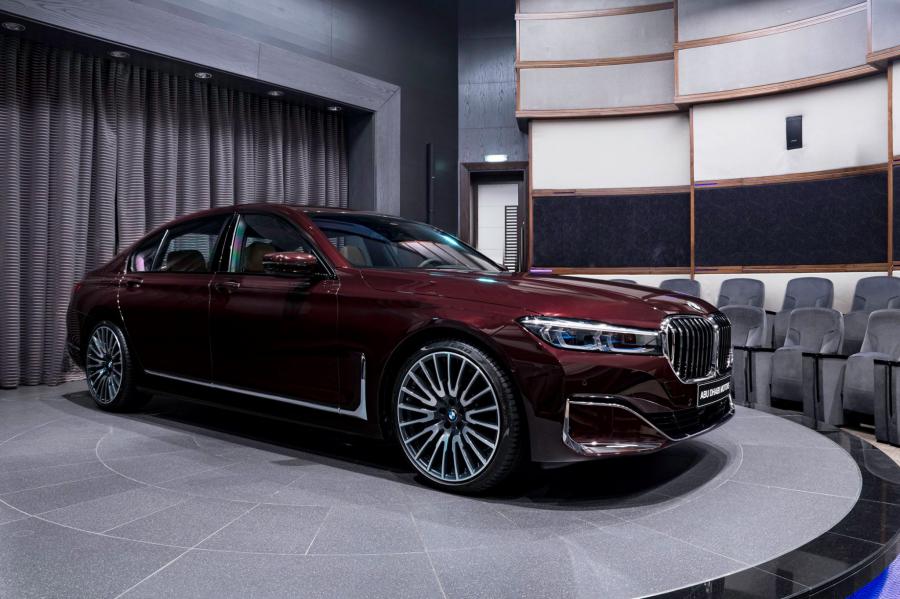  BMW 750Li xDrive (G12) 2020 года  (UAE) (фото 1 из 28)